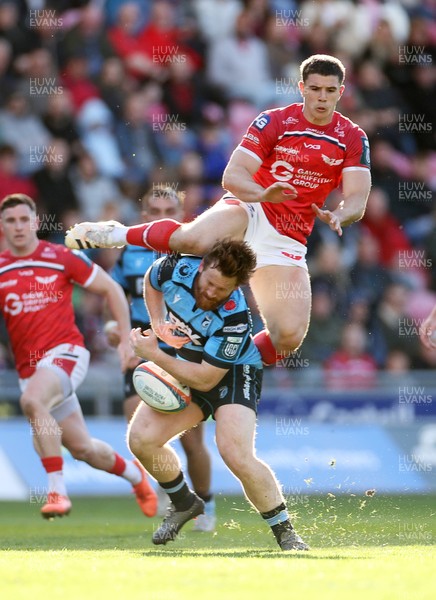 180426 - Scarlets v Cardiff Rugby - United Rugby Championship - Joe Hawkins of Scarlets collides with Rory Jennings of Cardiff in the air