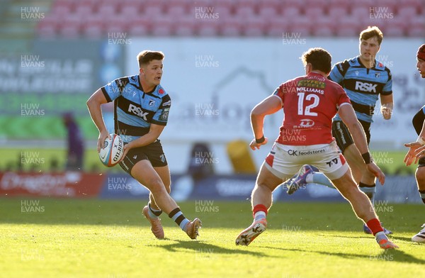 180426 - Scarlets v Cardiff Rugby - United Rugby Championship - Callum Sheedy of Cardiff 