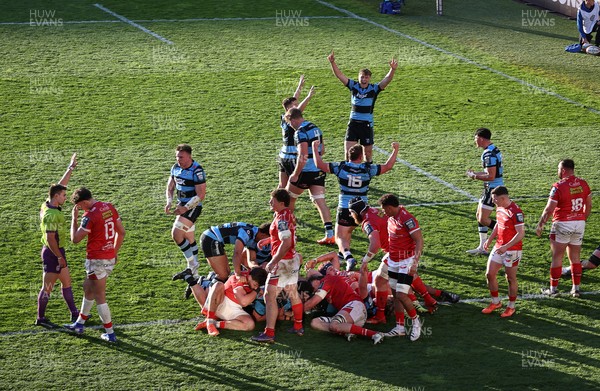 180426 - Scarlets v Cardiff Rugby - United Rugby Championship - Javan Sebastian of Cardiff scores the match winning try in the last seconds of the game