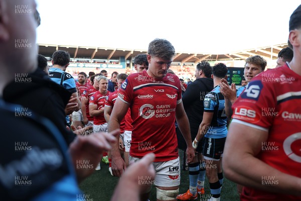 180426 - Scarlets v Cardiff Rugby - United Rugby Championship - Taine Plumtree of Scarlets at full time