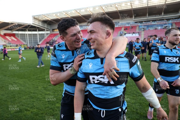 180426 - Scarlets v Cardiff Rugby - United Rugby Championship - James Botham and Taine Basham of Cardiff at full time