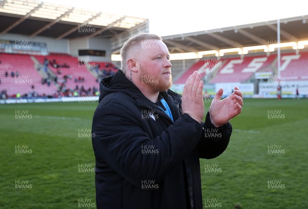 180426 - Scarlets v Cardiff Rugby - United Rugby Championship - Keiron Assiratti of Cardiff at full time