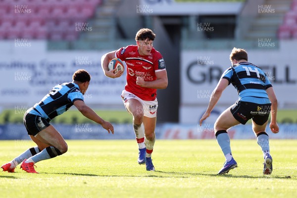 180426 - Scarlets v Cardiff Rugby - United Rugby Championship - Eddie James of Scarlets 