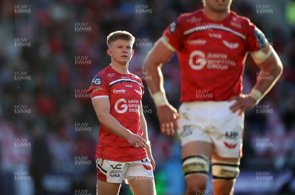 180426 - Scarlets v Cardiff Rugby - United Rugby Championship - Archie Hughes of Scarlets 