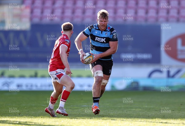 180426 - Scarlets v Cardiff Rugby - United Rugby Championship - Josh McNally of Cardiff 