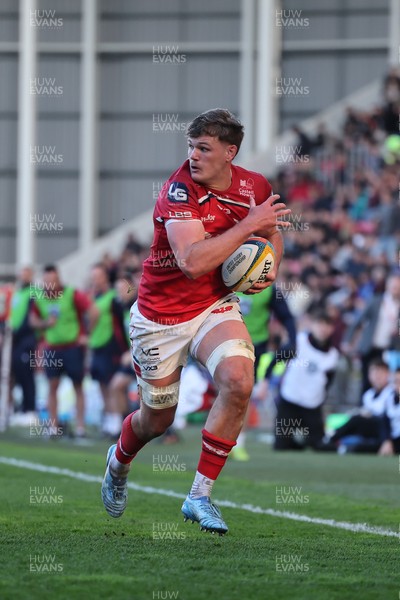 180426 - Scarlets v Cardiff Rugby - United Rugby Championship - Taine Plumtree of Scarlets races toward the Cardiff line