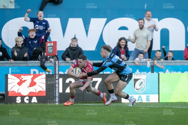 180426 - Scarlets v Cardiff Rugby - United Rugby Championship - Dane Blacker of Scarlets scores a try