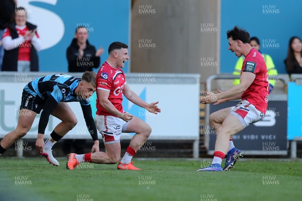 180426 - Scarlets v Cardiff Rugby - United Rugby Championship - Dane Blacker celebrates his try with Tom Rogers of Scarlets