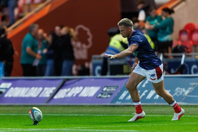260926 - Scarlets v Cardiff Rugby - United Rugby Championship - Gareth Anscombe of Scarlets warms up ahead of the match