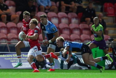 260926 - Scarlets v Cardiff Rugby - United Rugby Championship - Blair Murray of Scarlets makes a break on the way to scoring a try