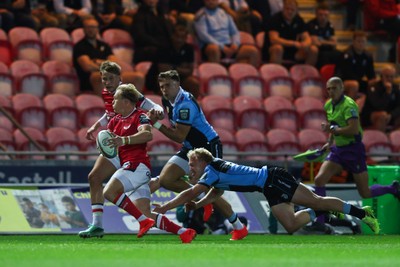 260926 - Scarlets v Cardiff Rugby - United Rugby Championship - Blair Murray of Scarlets makes a break on the way to scoring a try