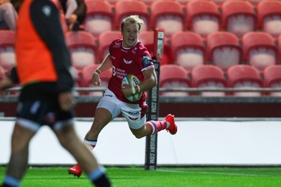 260926 - Scarlets v Cardiff Rugby - United Rugby Championship - Blair Murray of Scarlets scores a try