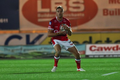 260926 - Scarlets v Cardiff Rugby - United Rugby Championship - Gareth Anscombe of Scarlets