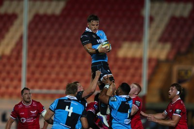 260926 - Scarlets v Cardiff Rugby - United Rugby Championship - Alex Mann of Cardiff wins a lineout