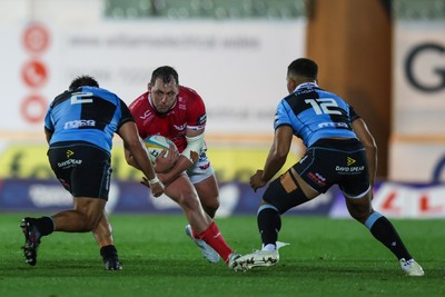 260926 - Scarlets v Cardiff Rugby - United Rugby Championship - Ryan Elias of Scarlets runs at Liam Belcher and Ben Thomas of Cardiff
