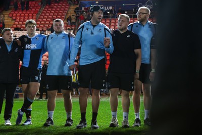 260926 - Scarlets v Cardiff Rugby - United Rugby Championship - Cardiff head coach Corniel van Zyl speaks to his team at the end of the match