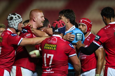 260926 - Scarlets v Cardiff Rugby - United Rugby Championship - Tempers fray between Will Evans of Scarlets and Teddy Williams of Cardiff