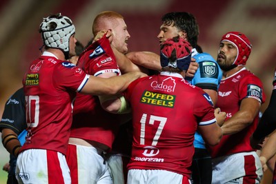 260926 - Scarlets v Cardiff Rugby - United Rugby Championship - Tempers fray between Will Evans of Scarlets and Teddy Williams of Cardiff