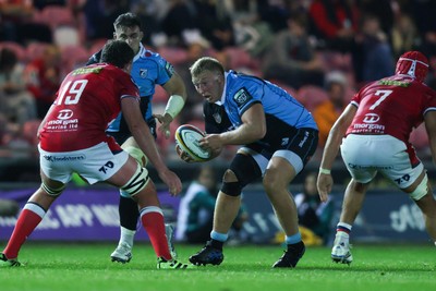 260926 - Scarlets v Cardiff Rugby - United Rugby Championship - Rhys Barratt of Cardiff looks for a gap