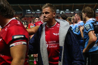 260926 - Scarlets v Cardiff Rugby - United Rugby Championship - Gareth Anscombe of Scarlets looks dejected at the end of the match