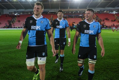 260926 - Scarlets v Cardiff Rugby - United Rugby Championship - Josh McNally, Rory Thornton and James Botham of Cardiff at the end of the match