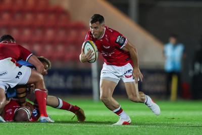 260926 - Scarlets v Cardiff Rugby - United Rugby Championship - Dane Blacker of Scarlets makes a break