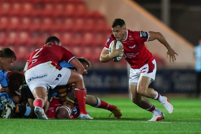260926 - Scarlets v Cardiff Rugby - United Rugby Championship - Dane Blacker of Scarlets makes a break