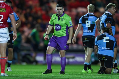 260926 - Scarlets v Cardiff Rugby - United Rugby Championship - Referee Adam Jones
