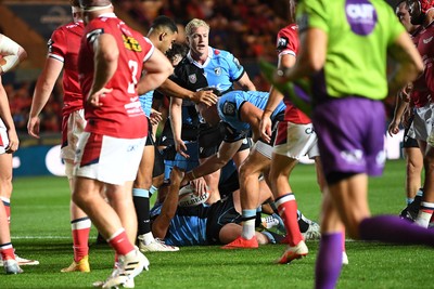 260926 - Scarlets v Cardiff Rugby - United Rugby Championship - Dan Thomas of Cardiff Rugby powers over to score a try