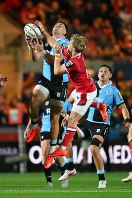 260926 - Scarlets v Cardiff Rugby - United Rugby Championship - Mason Grady of Cardiff Rugby is challenged by Ellis Mee of Scarlets