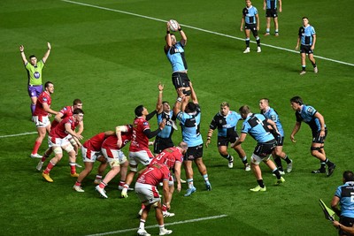 260926 - Scarlets v Cardiff Rugby - United Rugby Championship - Alex Mann of Cardiff Rugby wins the line-out