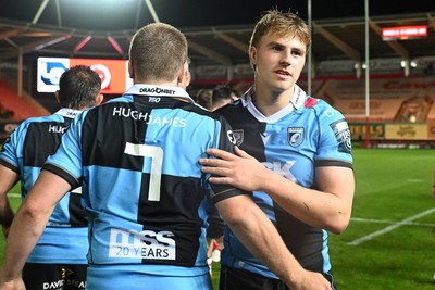 260926 - Scarlets v Cardiff Rugby - United Rugby Championship - Dan Thomas of Cardiff Rugby and Jacob Beetham of Cardiff Rugby at full time