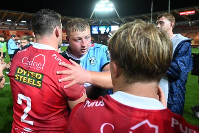 260926 - Scarlets v Cardiff Rugby - United Rugby Championship - Ryan Elias of Scarlets and Rhys Barratt of Cardiff Rugby at full time