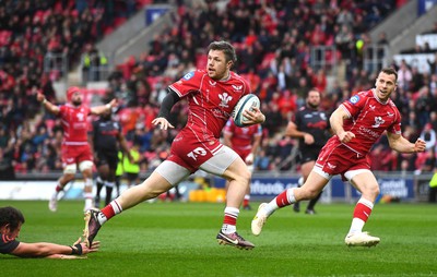 250323 - Scarlets v Sharks - United Rugby Championship - Steff Evans of Scarlets scores try