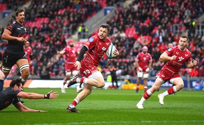 250323 - Scarlets v Sharks - United Rugby Championship - Steff Evans of Scarlets scores try