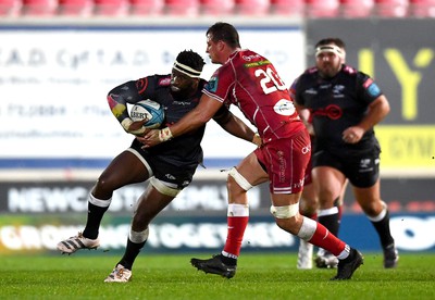 250323 - Scarlets v Sharks - United Rugby Championship - Siya Kolisi of Sharks is tackled by Aaron Shingler of Scarlets