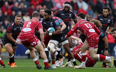 250323 - Scarlets v Cell C Sharks - United Rugby Championship - Lukhanyo Am of Sharks on the charge