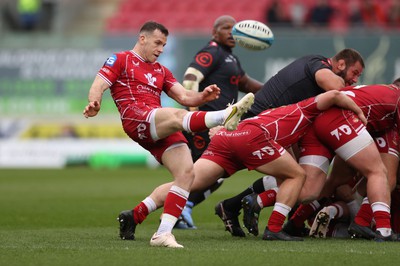 250323 - Scarlets v Cell C Sharks - United Rugby Championship - Gareth Davies of Scarlets 