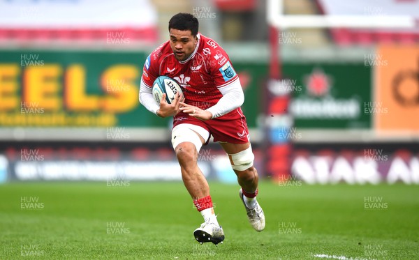 250323 - Scarlets v Sharks - United Rugby Championship - Vaea Fifita of Scarlets gets into space
