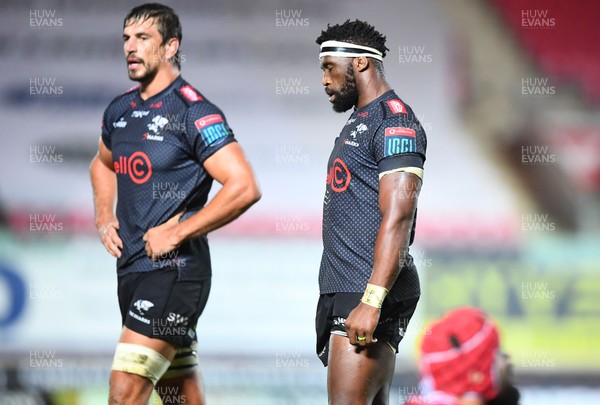 250323 - Scarlets v Sharks - United Rugby Championship - Eben Etzebeth and Siya Kolisi of Sharks look dejected