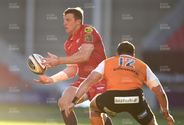 050518 - Scarlets v Cheetahs - Guinness PRO14 - Hadleigh Parkes of Scarlets gets the ball away