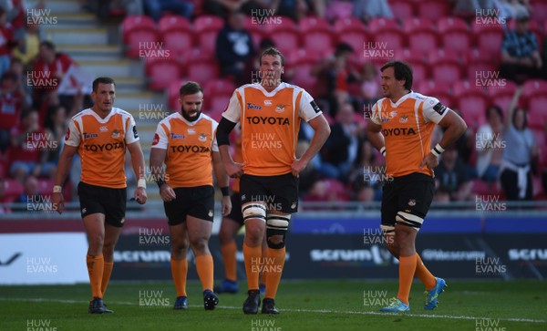 050518 - Scarlets v Cheetahs - Guinness PRO14 - Cheetahs players look dejected