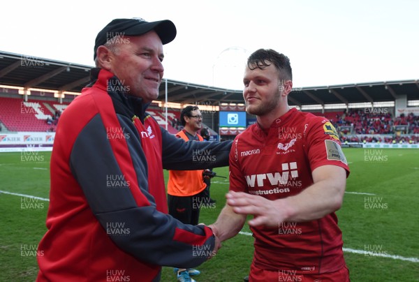050518 - Scarlets v Cheetahs - Guinness PRO14 - Wayne Pivac and Steff Hughes at the end of the game