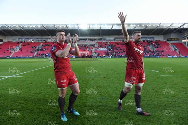 050518 - Scarlets v Cheetahs - Guinness PRO14 - Scott Williams and John Barclay of Scarlets at the end of the game