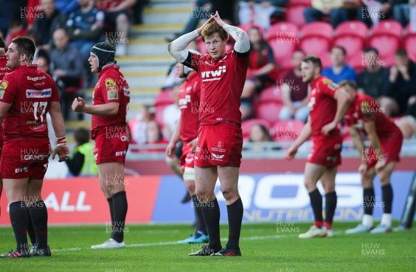 050518 - Scarlets v Cheetahs, Guinness PRO14 - Rhys Patchell of Scarlets looks at the big screen replay and realises he will be receiving a yellow card