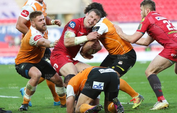 050518 - Scarlets v Cheetahs, Guinness PRO14 - Hadleigh Parkes of Scarlets battles to keep possession