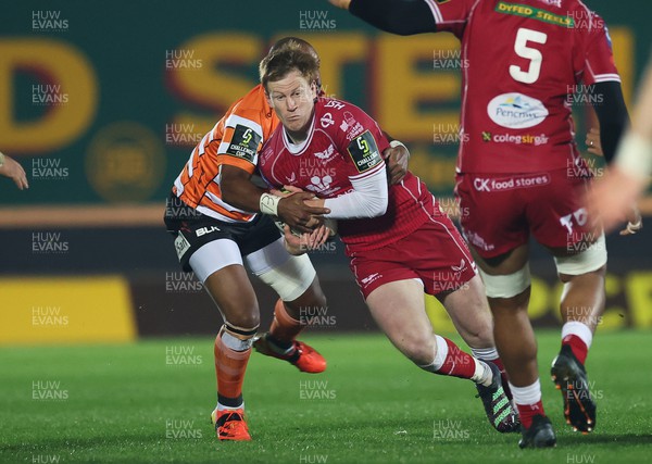 130123 - Scarlets v Toyota Cheetahs, ECPR Challenge Cup - Rhys Patchell of Scarlets looks to break away