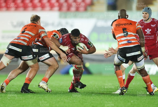 130123 - Scarlets v Toyota Cheetahs, ECPR Challenge Cup - Carwyn Tuipulotu of Scarlets looks to set up an attack