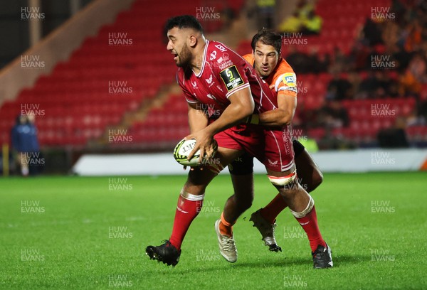 130123 - Scarlets v Toyota Cheetahs, ECPR Challenge Cup - Carwyn Tuipulotu of Scarlets looks for support as he is tackled