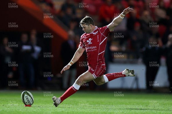 070423 - Scarlets v Clermont Auvergne - European Challenge Cup quarter-final - Leigh Halfpenny of Scarlets kicks the conversion